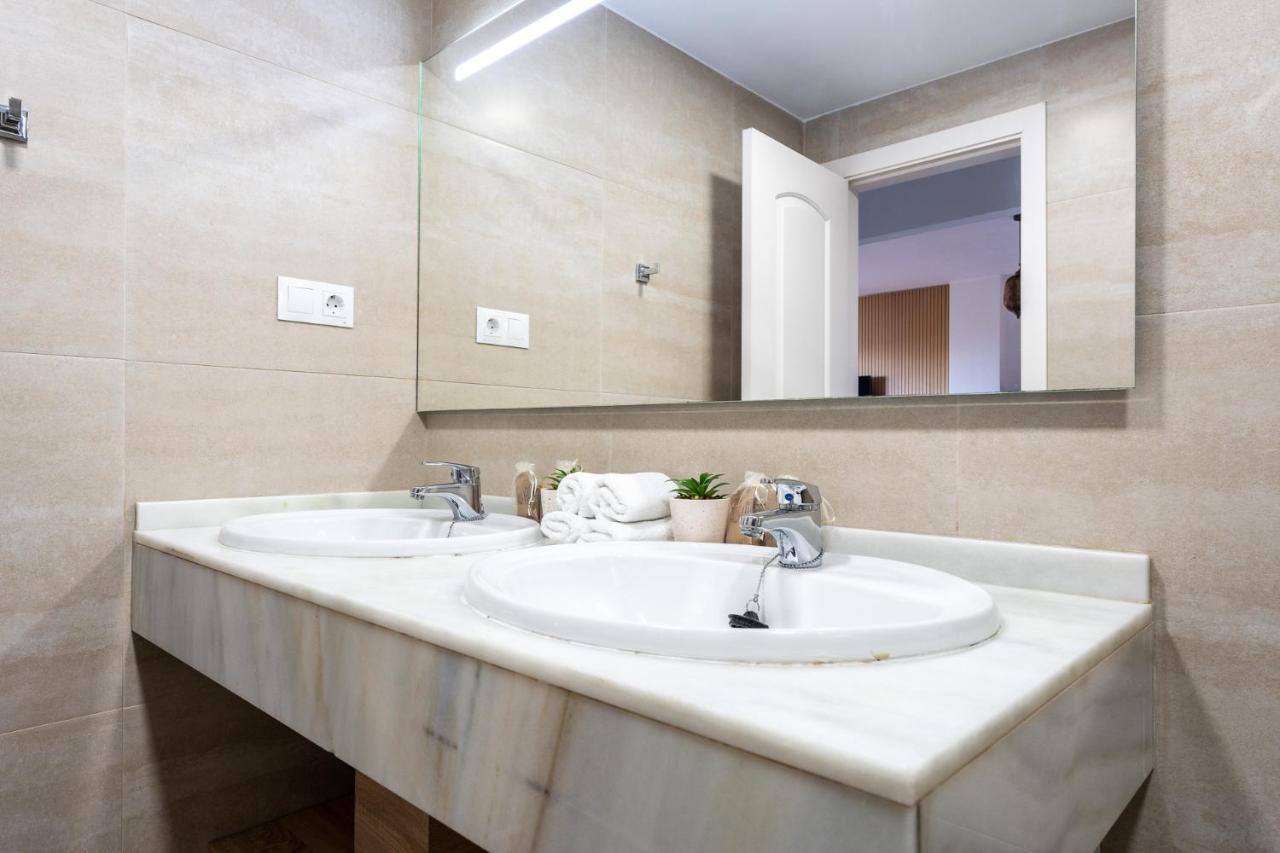 Benalmadena Beachfront Retreat Big Balcony And City Sea Views Apartamento Exterior foto